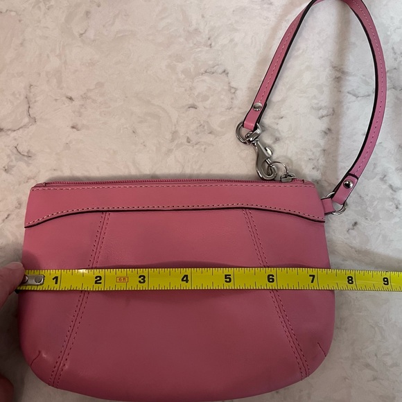 Vintage Coach Leather Wristlet - Picture 12 of 14